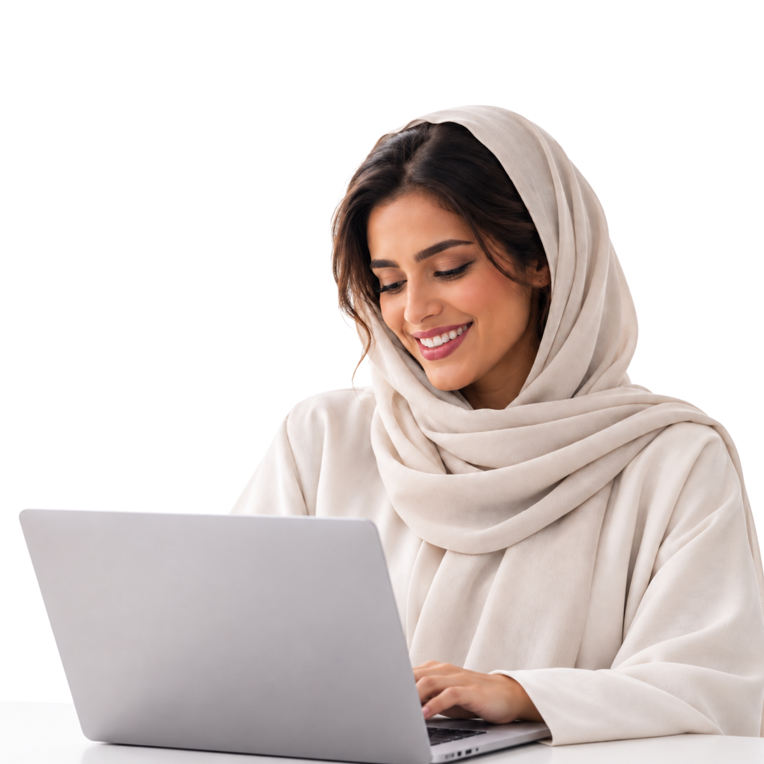 رائدة أعمال تستخدم حاسبًا محمولًا